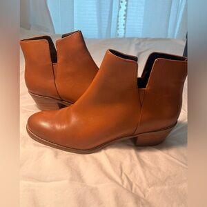 Cole Haan Abbot ankle booties boots size 8.5 British tan color